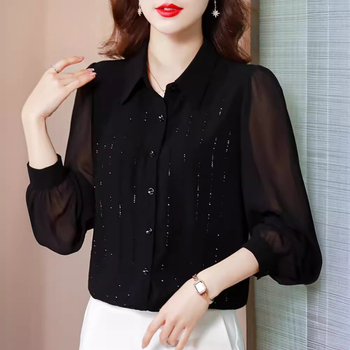 Fekete chiffon blúz strasszkövekkel, hosszú ujjú, polo galléros, egyszínű