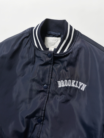 Kontrasztos színű varrású állógalléros baseball kabát, egy soros gombozás, plusz méret, őszi-téli, női amerikai retro hosszú ujjú kabát, modell 25