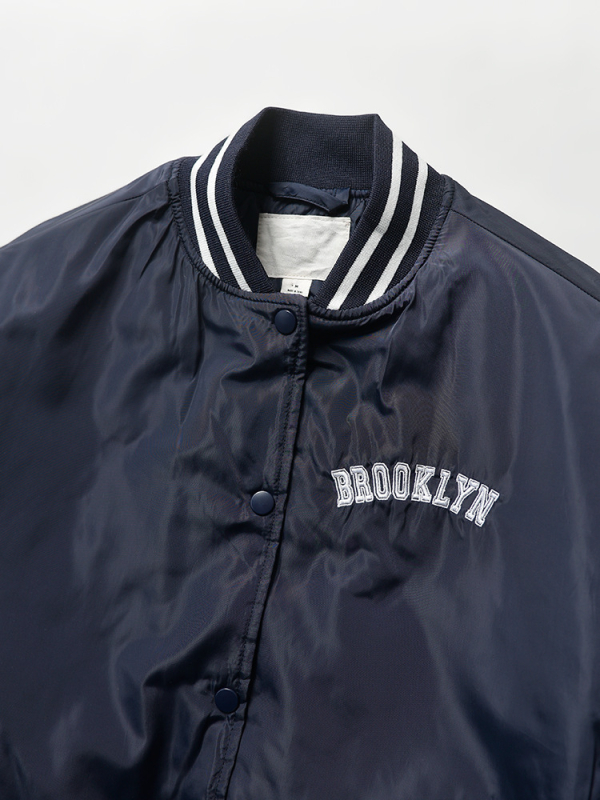 Kontrasztos színű varrású állógalléros baseball kabát, egy soros gombozás, plusz méret, őszi-téli, női amerikai retro hosszú ujjú kabát, modell 25
