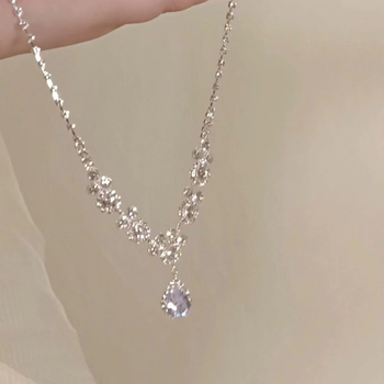 Női lilás vízcsepp zircon nyaklánc, könnyed luxus, virágos dizájn, elegáns, kiváló minőség, kulcscsont alatti lánc