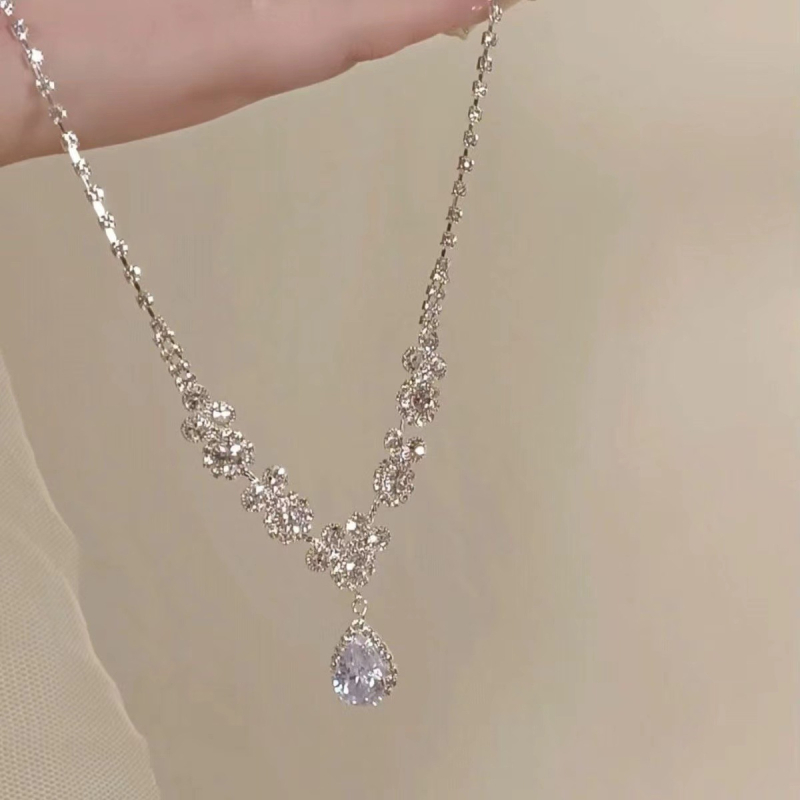 Női lilás vízcsepp zircon nyaklánc, könnyed luxus, virágos dizájn, elegáns, kiváló minőség, kulcscsont alatti lánc