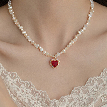 Vintage szív alakú medálos nyaklánc rubin rhinestones és gyöngy díszítéssel, kézzel készült, kevert anyagok, kulcscsont- lánc, unisex, francia stílus