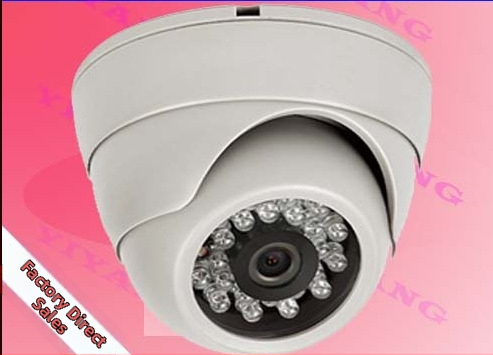 Bezpečnostná kamera v tvare mušle s blikajúcim odstrašujúcim svetlom