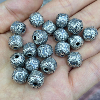 DIY ezüst gyöngy készlet buddhista ékszerekhez — virág alakú ezüst gyöngyök és négyzetes gyöngyök, telefonhorgokhoz, karkötőkhöz, medálokhoz és táskadíszekhez