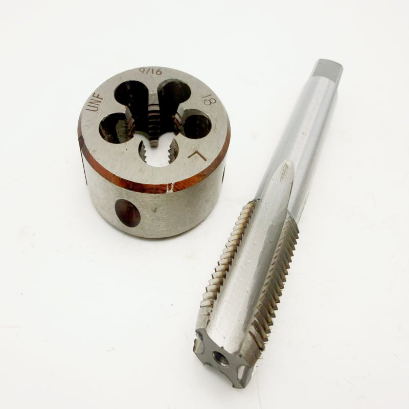 Σετ ταπς με αμερικανικό πρότυπο αριστερό threading και αριστερά κυκλικά dies — 1/4-20 αριστερά, 9/16-18 αριστερά, 1/2-20L