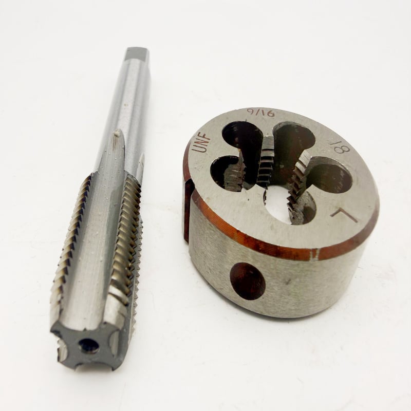 Σετ ταπς με αμερικανικό πρότυπο αριστερό threading και αριστερά κυκλικά dies — 1/4-20 αριστερά, 9/16-18 αριστερά, 1/2-20L