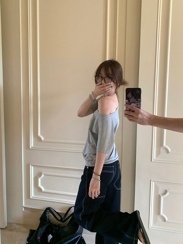 Női off-shoulder rövidujjú felső, koreai stílus, 2026 nyár, egyszínű, kényelmes, laza szabás