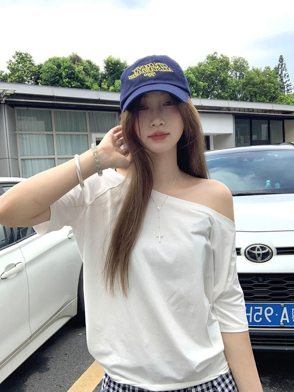 Női off-shoulder rövidujjú felső, koreai stílus, 2026 nyár, egyszínű, kényelmes, laza szabás