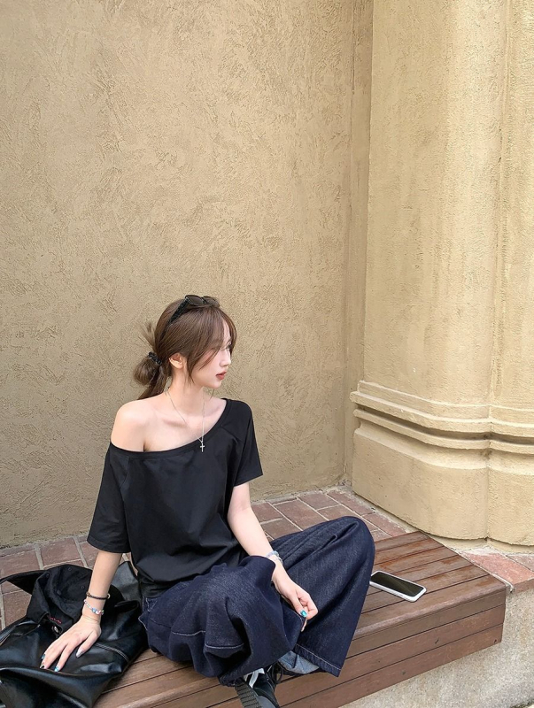 Női off-shoulder rövidujjú felső, koreai stílus, 2026 nyár, egyszínű, kényelmes, laza szabás