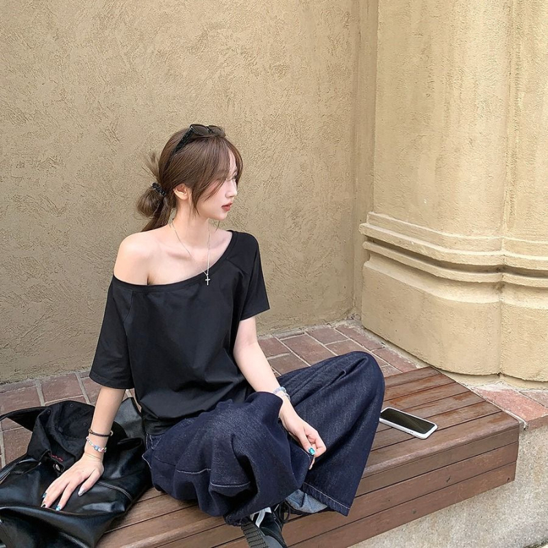 Női off-shoulder rövidujjú felső, koreai stílus, 2026 nyár, egyszínű, kényelmes, laza szabás