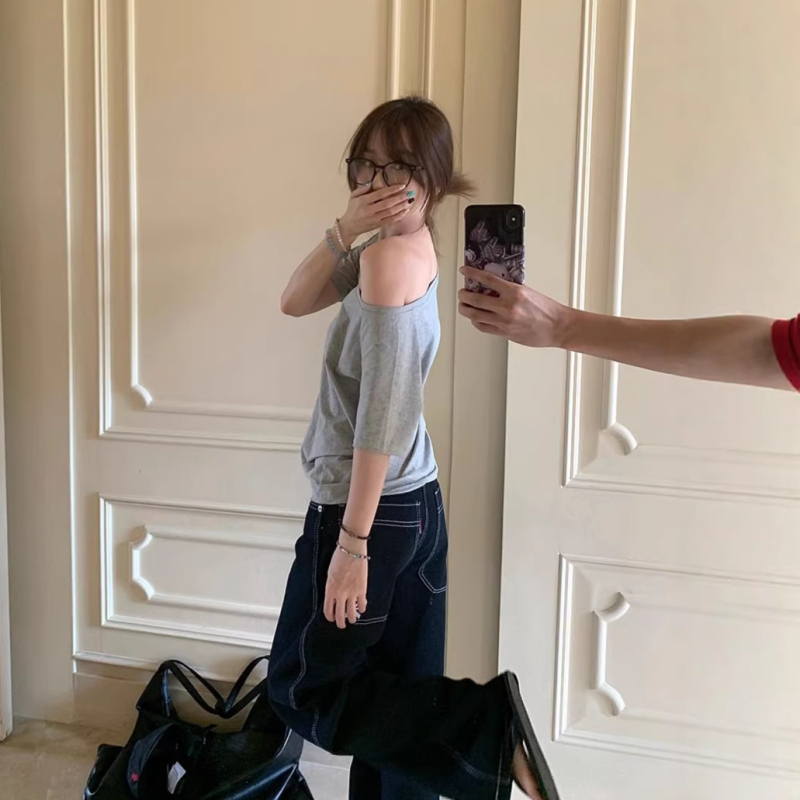 Női off-shoulder rövidujjú felső, koreai stílus, 2026 nyár, egyszínű, kényelmes, laza szabás
