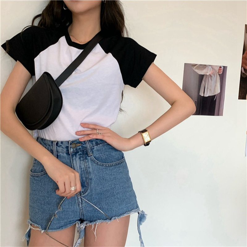 Női crop top színblokkokkal, koreai stílusban, magas derekú, rövid ujjú, nyár