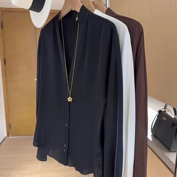 Georgette anyagú V-nyakú, két rétegű hosszú ujjú blúz nőknek, elegáns és sokoldalú az irodába.