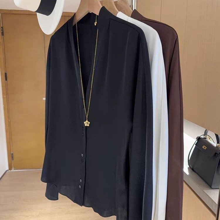 Georgette anyagú V-nyakú, két rétegű hosszú ujjú blúz nőknek, elegáns és sokoldalú az irodába.