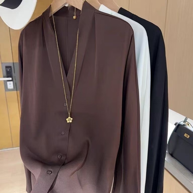Georgette anyagú V-nyakú, két rétegű hosszú ujjú blúz nőknek, elegáns és sokoldalú az irodába.