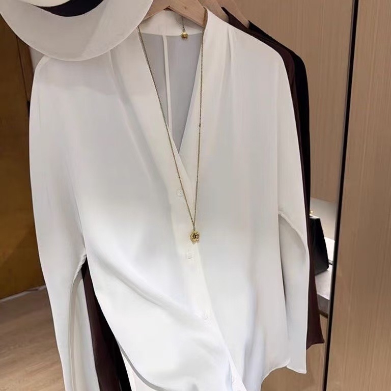 Georgette anyagú V-nyakú, két rétegű hosszú ujjú blúz nőknek, elegáns és sokoldalú az irodába.