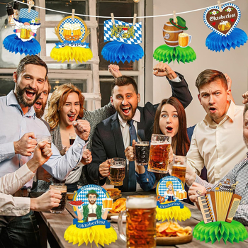 Sada dekorácií s medovými plástmi na Oktoberfest v Mníchove s bannerom, ozdobou na tortu a 3D papierovými vejármi na stôl