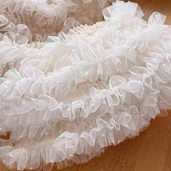 Accesoriu de păr din plasǎ dublǎ, cu buline și dantelă finǎ; pentru nuntǎ; potrivit și ca decorațiune pentru păpuși și pijamale.