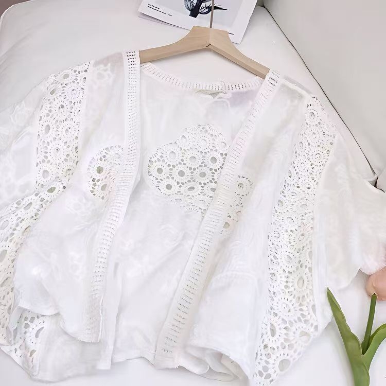 Női rövid kardigán híméssel és lyukasztott mintával, külső napvédő réteg, boho etnikus stílus