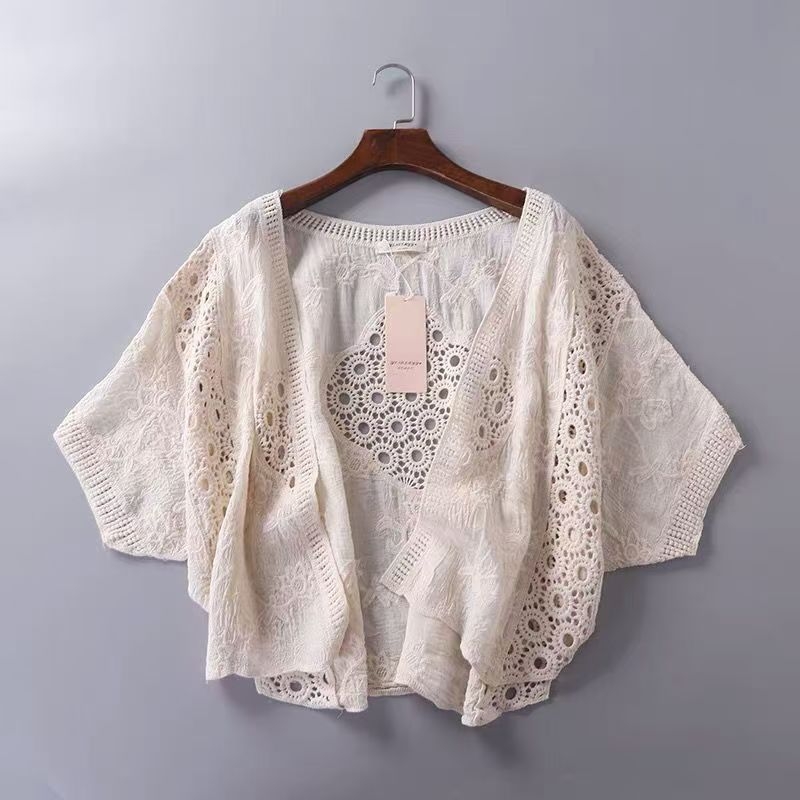 Női rövid kardigán híméssel és lyukasztott mintával, külső napvédő réteg, boho etnikus stílus