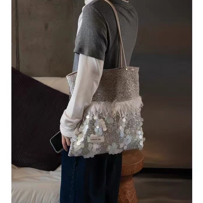 Chanel-stílusú flitteres fehér válltáska, nagy kapacitású, prémium niche dizájn, könnyű luxus canvas táska