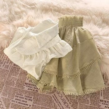 Letný outfit pre dievčatá: Dvojdielny set s volánikovým topom bez rukávov vo francúzskom štýle a čipkovanou viacvrstvovou sukňou s vysokým pásom