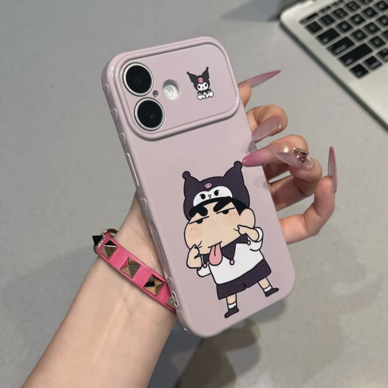 Shin-Chan cosplay kollekció iPhone 16/17 Pro tokokhoz, oldalsó szív dizájn, aranyos a 14/13/12 modellekhez.
