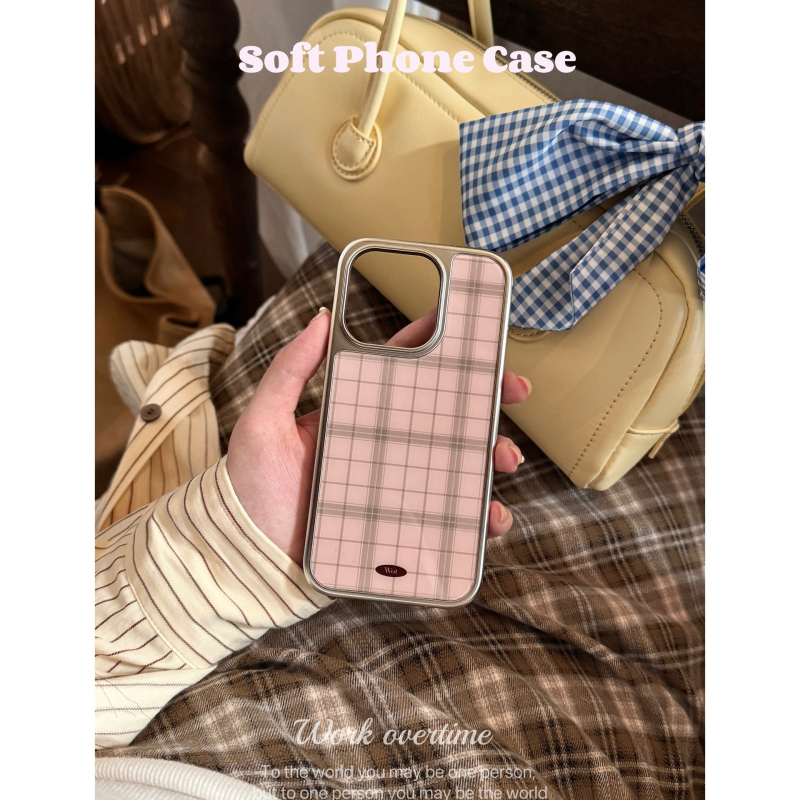 Tok iPhone 17 Pro Max rózsaszín kockás mintával, finom elegáns megjelenés, ezüst él.