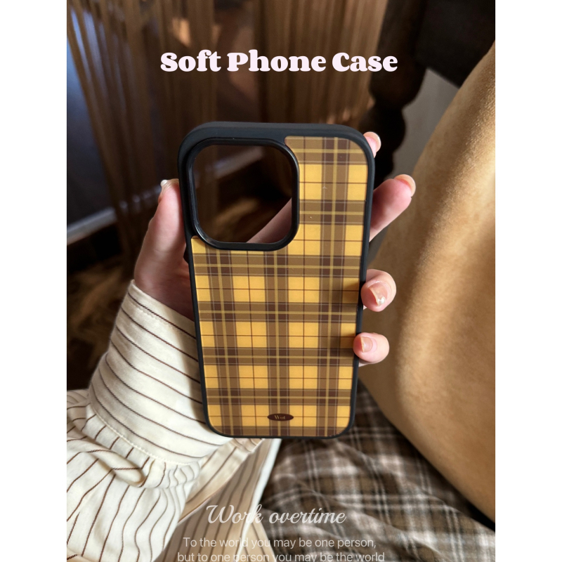 Tok iPhone 17 Pro Max rózsaszín kockás mintával, finom elegáns megjelenés, ezüst él.