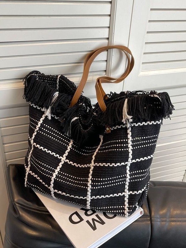 Nagy kapacitású tassel tote női táska, vászon anyagú, kézben és vállon hordható, 2023-as modell