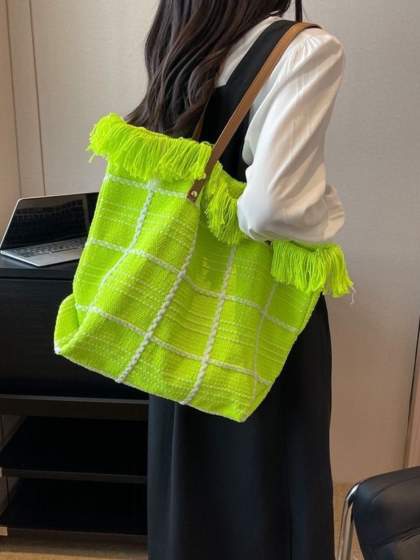 Nagy kapacitású tassel tote női táska, vászon anyagú, kézben és vállon hordható, 2023-as modell