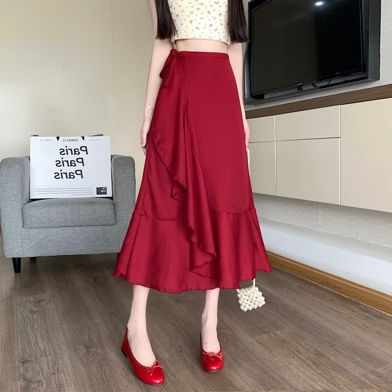 Chiffon midi szoknya virágmintával, romantikus fodrokkal és kötény-stílusú réteggel