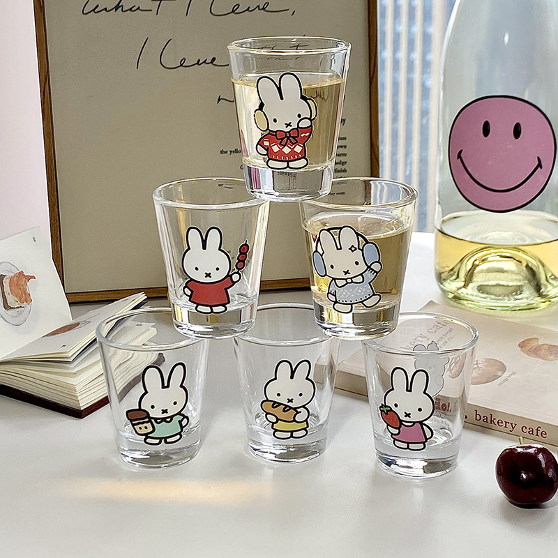 Cuki mini töményital pohár készlet rajzolt nyuszi motívummal, otthoni bulikhoz