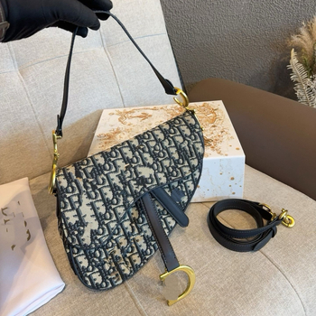 2026–os új saddle-táska elegáns megjelenéssel, vászonból készült, hímzett crossbody nőknek, széles vállpánttal