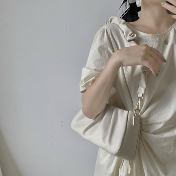 Yimaner női táska ivory színben pliszézett alkar táska, friss és édes stílus, PU bőr, horizontális négyszögletes forma, vállon vagy crossbody