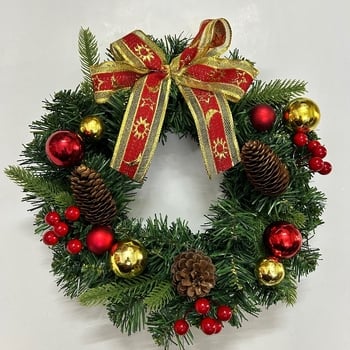 DIY χριστουγεννιάτικο στεφάνι για τον τοίχο – διακόσμηση γιορτινής ατμόσφαιρας