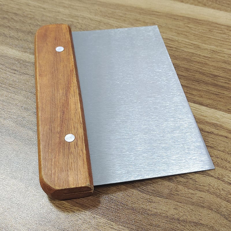 Fa fogantyúval készült rozsdamentes acél konyhai eszközök készlet: tészta vágó, tészta kaparó, sütemény spatula, offset spatula, grill spatula