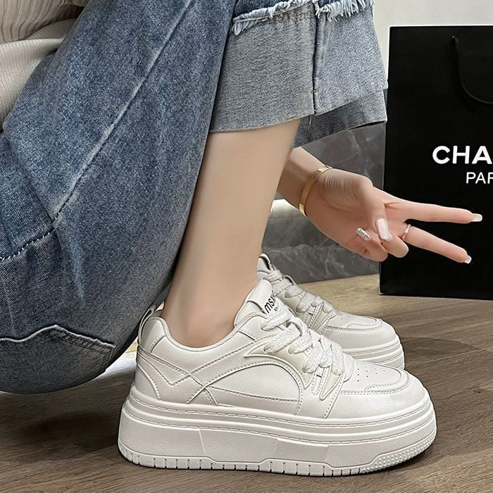 Női fehér platformos sneakers, retro stílus, 2026 könnyű és sokoldalú kényelmes sportcipő