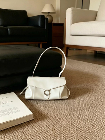 Női White Moon hónaljs táska, 2026-os új modell, magas minőségű C csattal, baguette stílus, vállon vagy crossbody