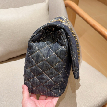 Vintage mosott denim keresztpántos női táska lánccal, retro fedeles záródással