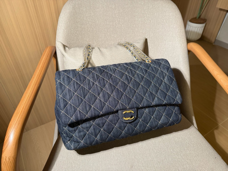 Vintage mosott denim keresztpántos női táska lánccal, retro fedeles záródással