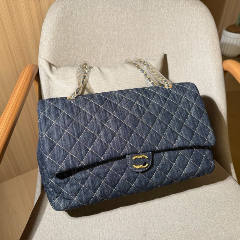 Vintage mosott denim keresztpántos női táska lánccal, retro fedeles záródással
