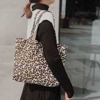 Fekete-fehér geometriás vászontáska jacquard leopard mintával, lányiskolás válltáska koreai minimalista stílusban