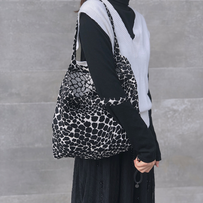 Fekete-fehér geometriás vászontáska jacquard leopard mintával, lányiskolás válltáska koreai minimalista stílusban