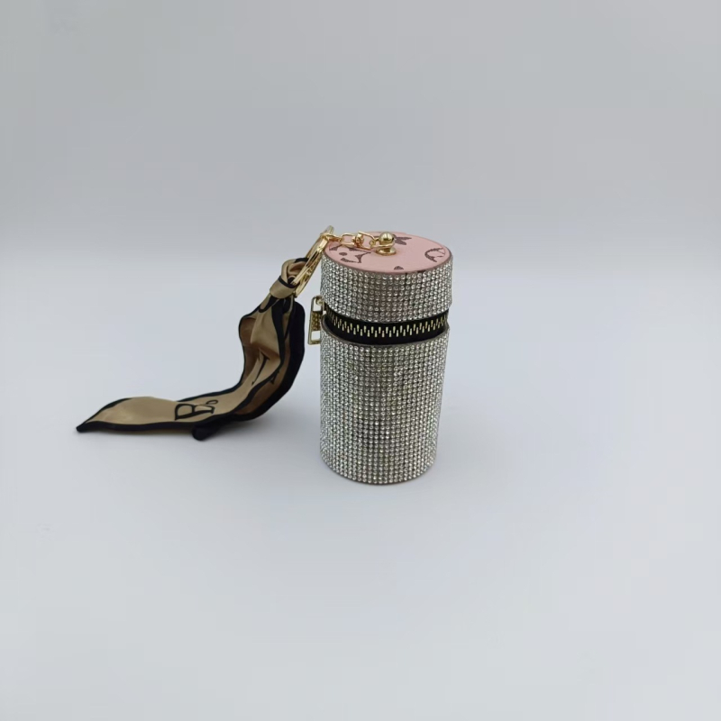 Portofel mini din piele cu diamanturi pentru ruj – design geometric