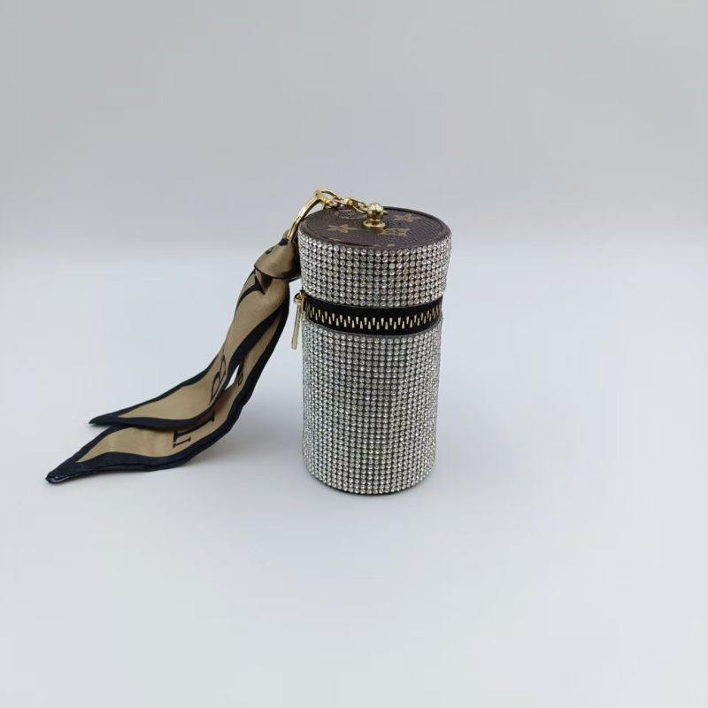 Portofel mini din piele cu diamanturi pentru ruj – design geometric