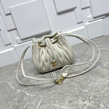 2026 Új stílusú juhbőrből készült retro dumpling táska fodrozott dizájnnal, mini kézitáska, alkaros, váll- és crossbody női táska