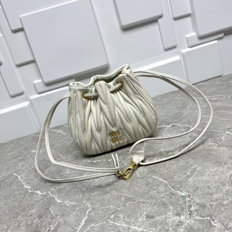 2026 Új stílusú juhbőrből készült retro dumpling táska fodrozott dizájnnal, mini kézitáska, alkaros, váll- és crossbody női táska