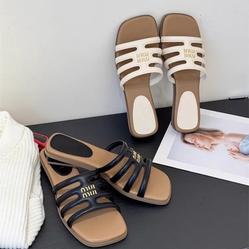 Sandale cu vârf pătrat, moderne și versatile, piele moale, talpă moale, vară 2026, slip-on