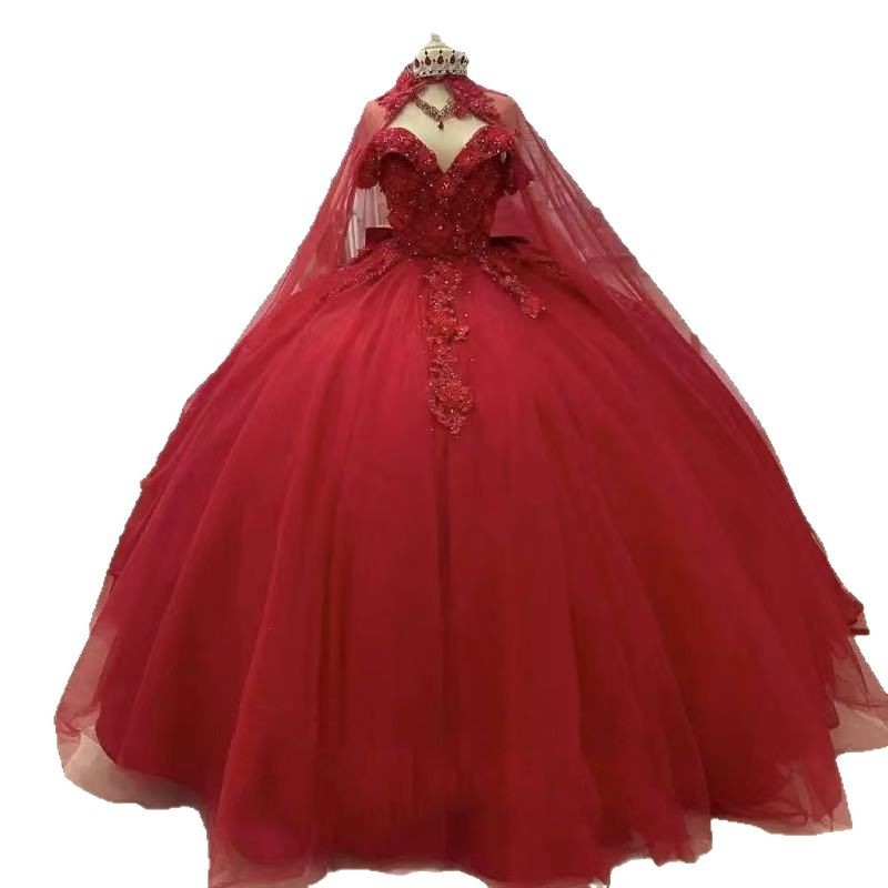 Κόκκινο νυφικό γάμου, 2026 νέο μοντέλο, παλατιού στυλ, υφή υψηλής ποιότητας, μακριά ουρά, πολυτελές φόρεμα με γαλλική έμπνευση.